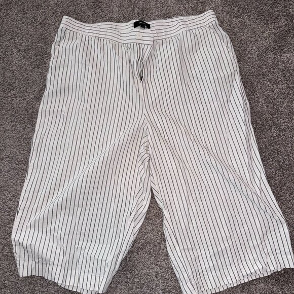 High-Rise Cropped Beach Linen Pant - Picture 2 of 2